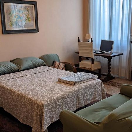 Double Bedroom In Beautiful 30'S Style Apartment Φλωρεντία Εξωτερικό φωτογραφία