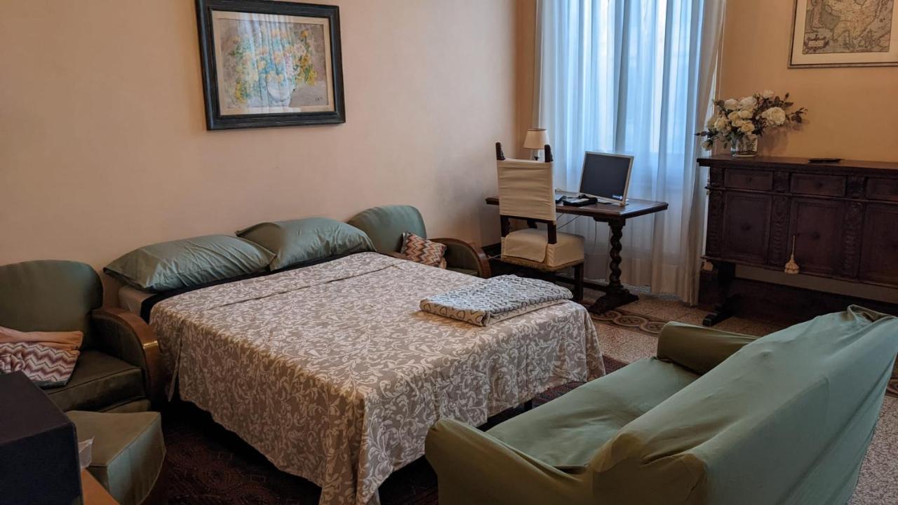 Double Bedroom In Beautiful 30'S Style Apartment Φλωρεντία Εξωτερικό φωτογραφία